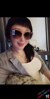 公园前，大胸、风骚少妇：钰美人